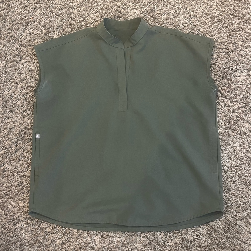 Figs Technical Collection Rafaela Top in Olive Size Small